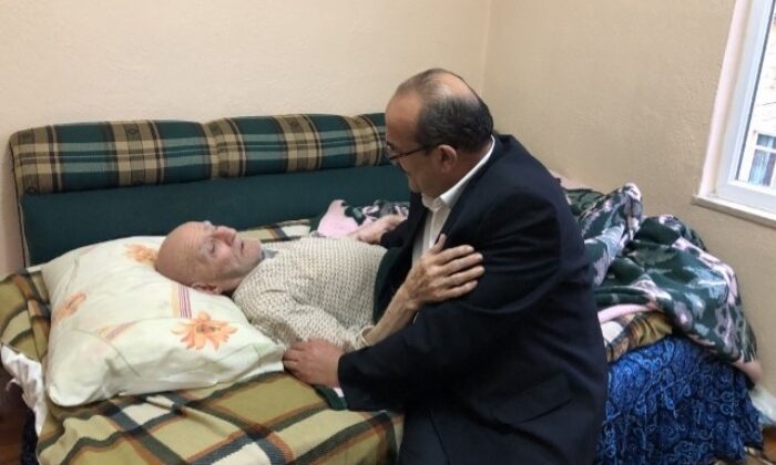 BAŞKAN’DAN HASTALARA MORAL ZİYARETİ