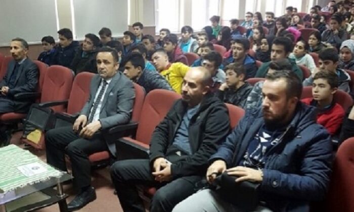 ÖĞRENCİLER TERÖRE KARŞI UYARILDI