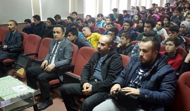 ÖĞRENCİLER TERÖRE KARŞI UYARILDI