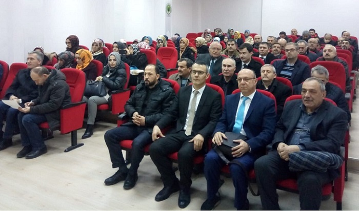 DİN ÖĞRETMENLERİNE KONFERANS VERDİ