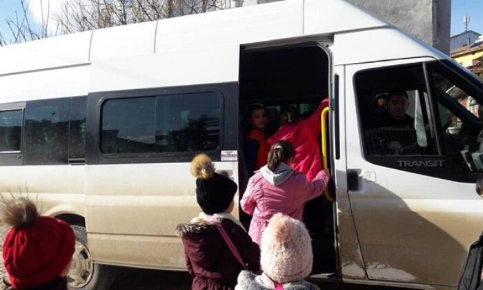 ÖĞRENCİLERE VE YAŞLILARA ÜCRETSİZ SERVİS