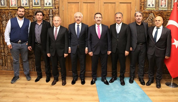 ÇORUMLU VALİ’YE ARKADAŞLARINDAN ZİYARET