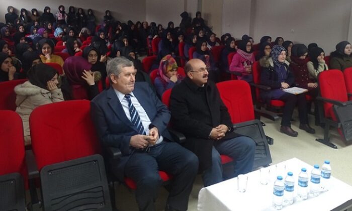 İSKİLİP’TE MEHMET AKİF ERSOY ANILDI