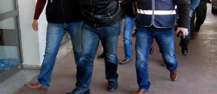 UYUŞTURUCU TACİRLERİ ORMANDA YAKALANDI