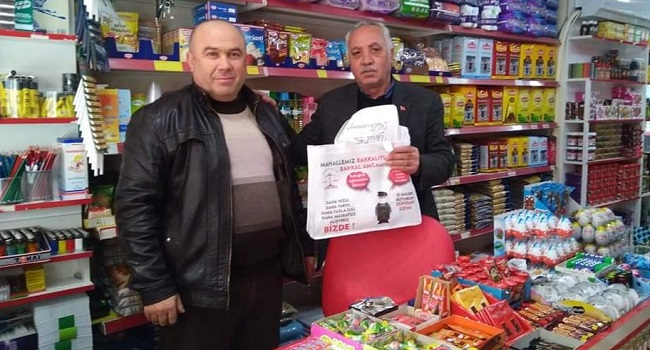 ÜYELERİNE BEZ TORBA DAĞITTILAR