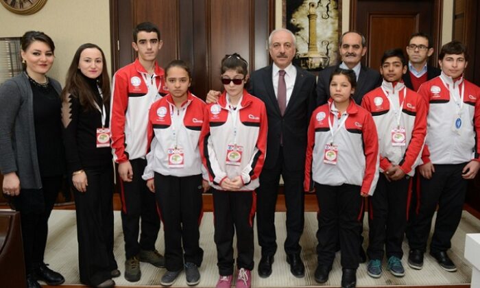 ÖZEL ÖĞRENCİLERDEN BAŞKAN GÜL’E ZİYARET