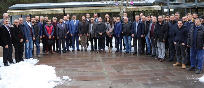 VALİ KAHVALTIDA BASINLA BİR ARAYA GELDİ