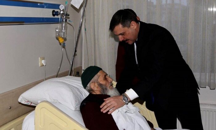 VALİ ÇİFTÇİ’DEN HASTALARA MORAL ZİYARETİ