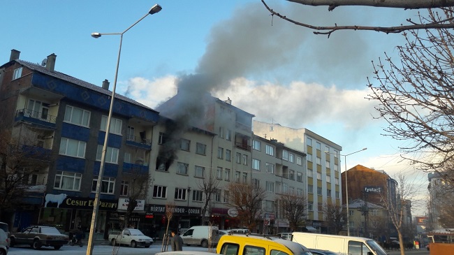 MİLÖNÜ’DE ÇIKAN YANGIN KORKUTTU