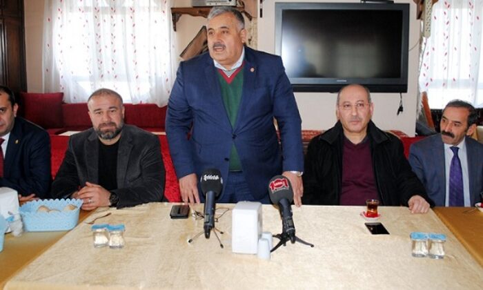 GÜR GAZETECİLERİ YEMEKTE BULUŞTURDU