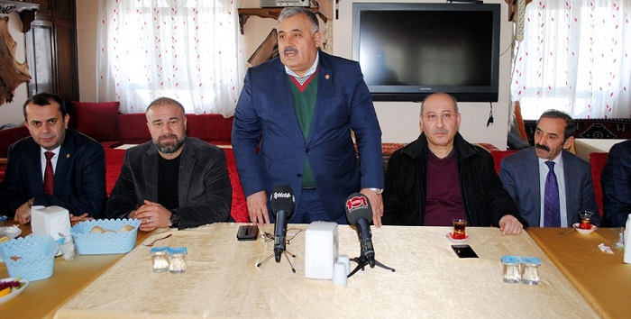 GÜR GAZETECİLERİ YEMEKTE BULUŞTURDU