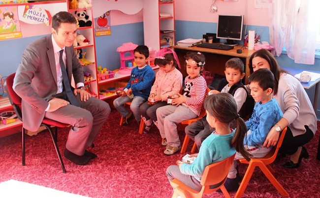 KAYMAKAM’DAN MİNİK ÖĞRENCİLERE ZİYARET