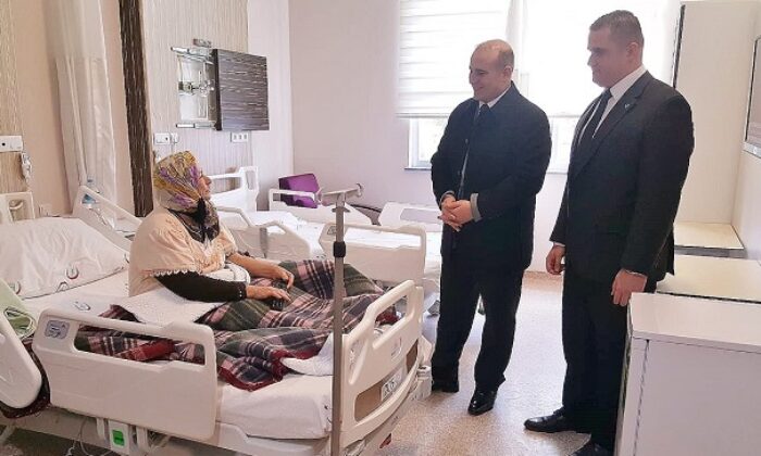 KAYMAKAM’DAN HASTALARA MORAL ZİYARETİ