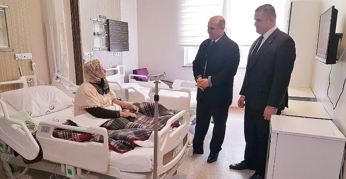 KAYMAKAM’DAN HASTALARA MORAL ZİYARETİ