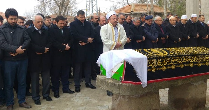 EMİNE KAVUNCU DUALARLA UĞURLANDI