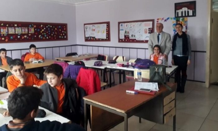 OKULLARI ZİYARET ETTİ SORUNLARI DİNLEDİ