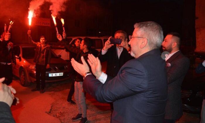 GENÇLER AŞGIN’I MEŞALELERLE KARŞILADI