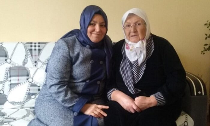 HALİME GÜL EV ZİYARETLERİNİ SÜRDÜRÜYOR
