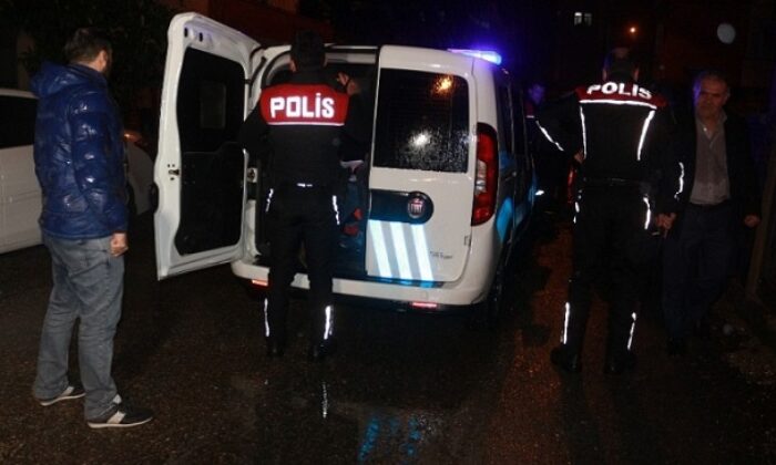 GENÇ DAMAT GÖĞSÜNDEN BIÇAKLANDI