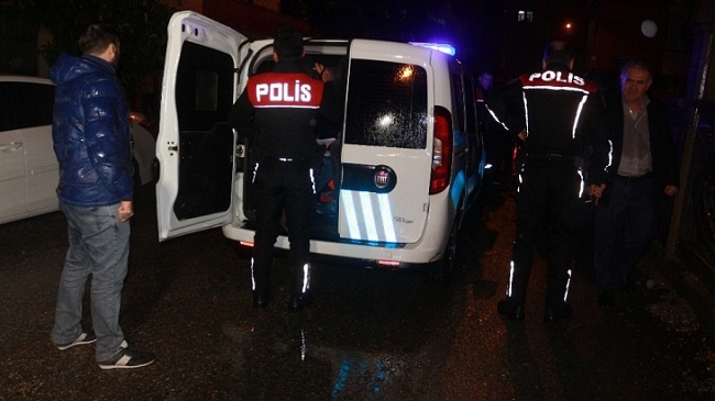 GENÇ DAMAT GÖĞSÜNDEN BIÇAKLANDI