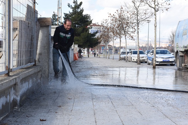 CADDE VE SOKAKLARDA TEMİZLİK ÇALIŞMASI