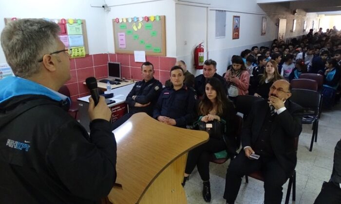 KÖY ORTAOKULUNDA MESLEKLER TANITILDI