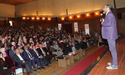 ÜNLÜ YAZAR ÇORUM’DA OKURLARIYLA BULUŞTU