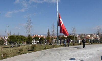 MEHMETÇİK PARKINA TÜRK BAYRAĞI