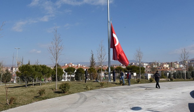 MEHMETÇİK PARKINA TÜRK BAYRAĞI