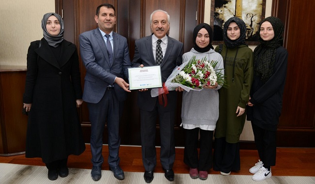 ÖĞRENCİLERDEN BAŞKAN GÜL’E TEŞEKKÜR