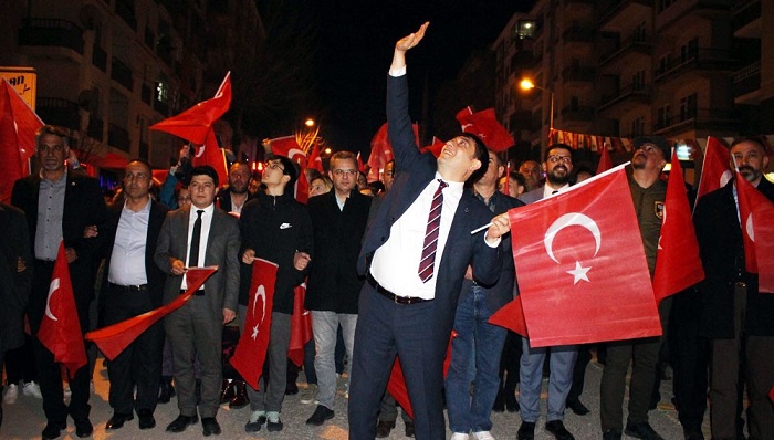 ÇANAKKALE ŞEHİTLERİ İÇİN YÜRÜDÜLER
