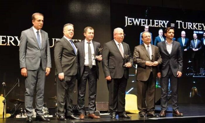 AHLATCI HOLDİNG İHRACATIN ZİRVESİNDE