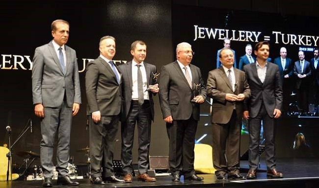 AHLATCI HOLDİNG İHRACATIN ZİRVESİNDE