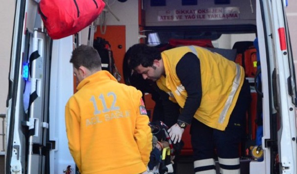 OTOMOBİL TAKLA ATTI: 1 AĞIR YARALI