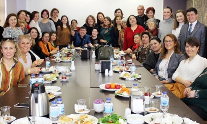 KADINLAR TOPLUMUN HER ALANINDA OLMALI