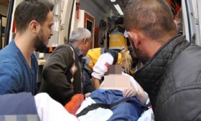 OTOMOBİL ŞARAMPOLE DEVRİLDİ: 2 AĞIR YARALI