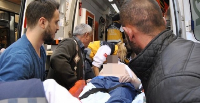 OTOMOBİL ŞARAMPOLE DEVRİLDİ: 2 AĞIR YARALI