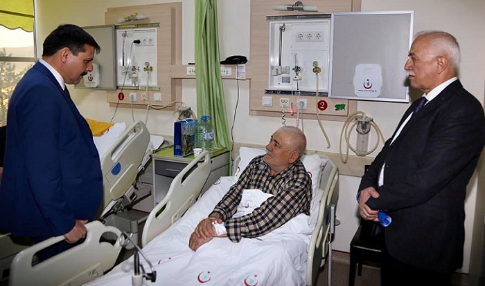VALİ ÇİFTÇİ’DEN HASTALARA MORAL ZİYARETİ