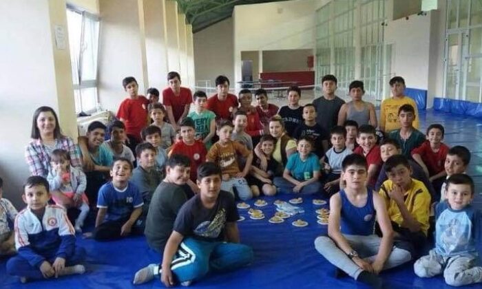 GÜREŞÇİLERE MİLLİ ŞAMPİYON ANTRENÖR