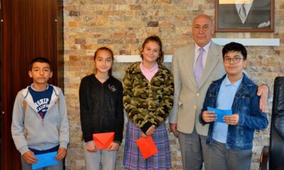 ÖĞRENCİLERE MÜDÜR GENÇ’TEN ÖDÜL