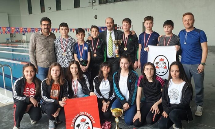 23 NİSAN’DAN YÜZMEDE ÇİFTE BAŞARI