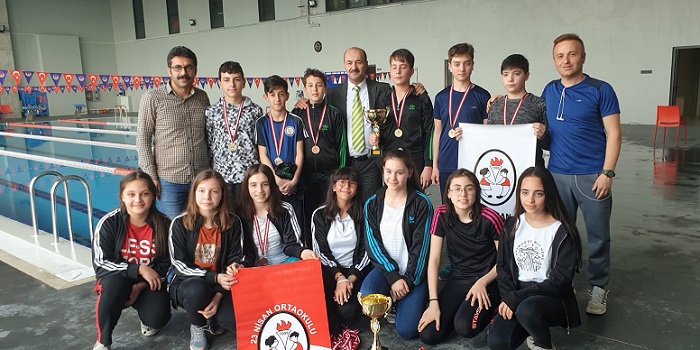 23 NİSAN’DAN YÜZMEDE ÇİFTE BAŞARI