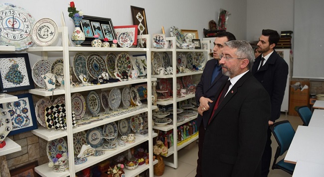 ÖZEL ÖĞRENCİLERİN ESERLERİNİ BEĞENDİ