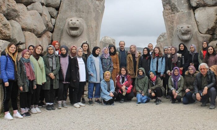 GENÇLERDEN DOĞA YÜRÜYÜŞÜ VE ÇEVRE TEMİZLİĞİ