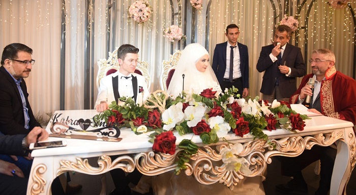 BAŞKAN AŞGIN İLK NİKAHINI KIYDI