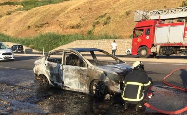 ELEKTRİK KONTAĞI OTOMOBİLİ YAKTI