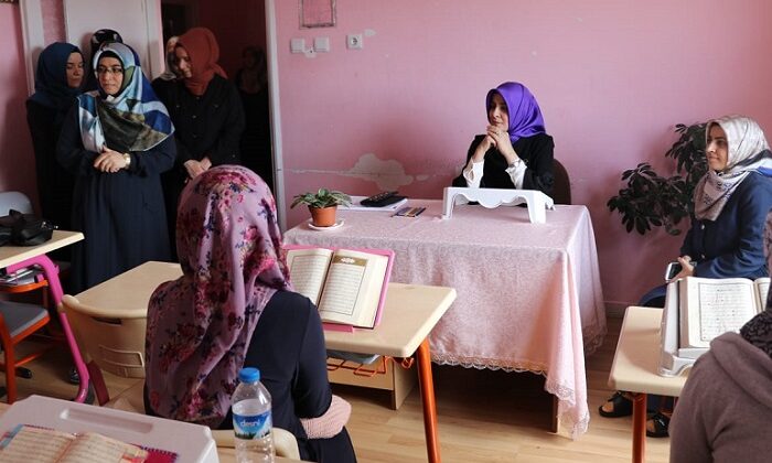 AZİME ÇİFTÇİ’DEN KUR’AN KURSLARINA ZİYARET