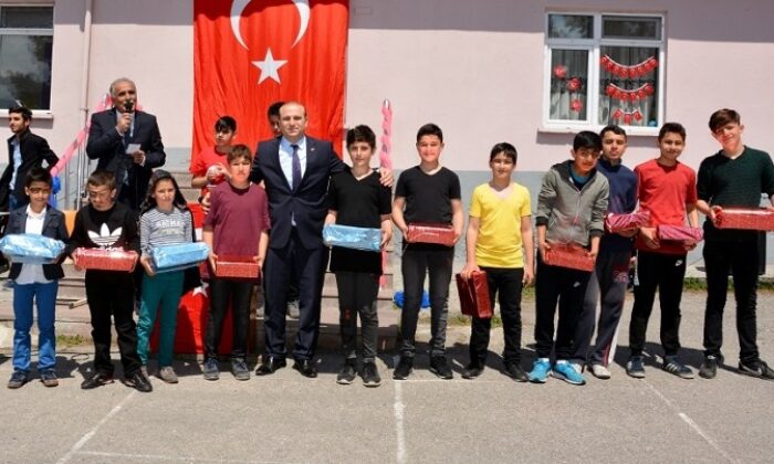 ÖĞRENCİLERDEN 23 NİSAN’A ÖZEL PROGRAM