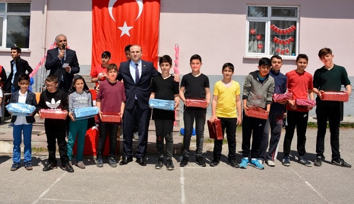 ÖĞRENCİLERDEN 23 NİSAN’A ÖZEL PROGRAM