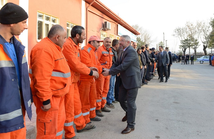 MESAİYE TEMİZLİK İŞLERİNDEN BAŞLADI